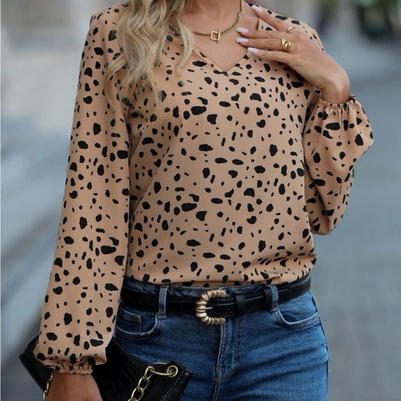 Leopard print cold shoulder blouse - Picture 3 of 13